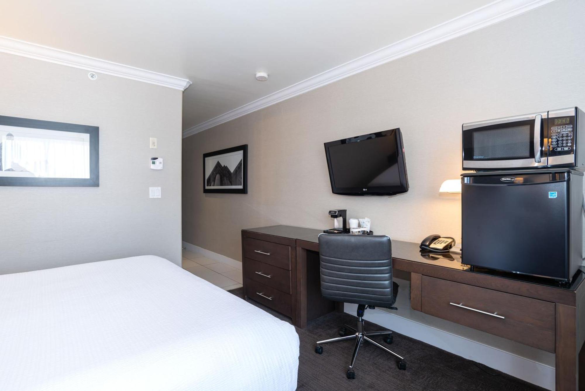 Hotel Sandman Signature South 4*