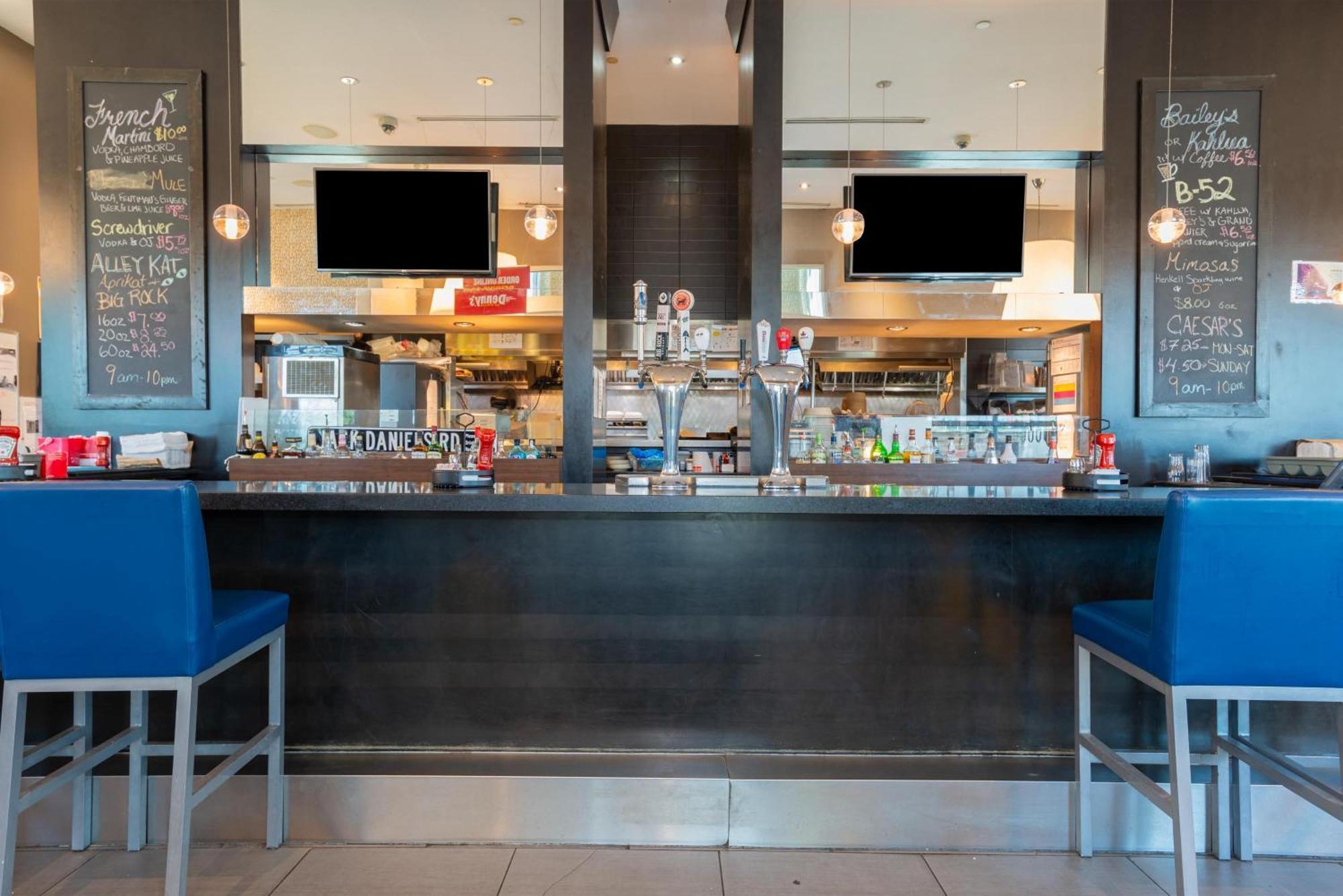 Hotel Sandman Signature South
